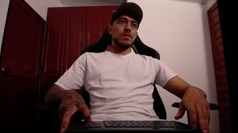 Snapshot of jasson_king01 chatting on 06/02/26, 01:02 JKing online show from 06/02/26, 01:02