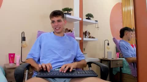 Snapshot of jasson_smit chatting on 12/29/24, 02:00 J A S S O N online show from 12/29/24, 02:00