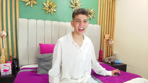 Snapshot of jasson_smit chatting on 01/11/25, 02:04 J A S S O N online show from 01/11/25, 02:04