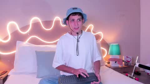 Snapshot of jasson_smit chatting on 10/05/25, 07:34 J A S S O N online show from 10/05/25, 07:34