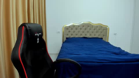 Snapshot of javicute4u chatting on 09/21/25, 07:59 Javi online show from 09/21/25, 07:59