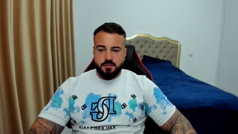 Snapshot of javicute4u chatting on 10/07/25, 10:51 Javi online show from 10/07/25, 10:51