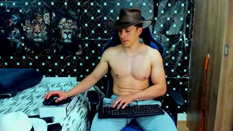 Snapshot of javiersexymann chatting on 05/18/26, 04:07 Javier online show from 05/18/26, 04:07