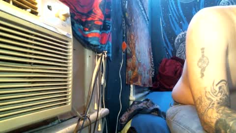 Snapshot of jax_skyfallin chatting on 03/11/25, 04:43 jaxxx666 online show from 03/11/25, 04:43