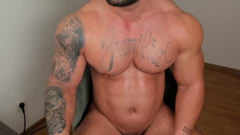 Snapshot of jaxonhunk chatting on 01/15/25, 01:45 JaxonHunk online show from 01/15/25, 01:45