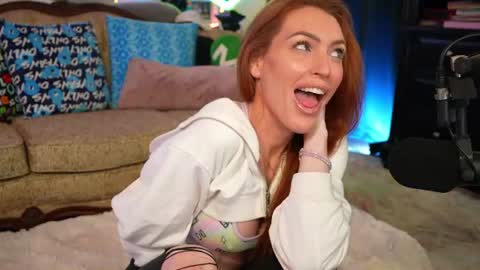 Snapshot of jaybeitsme chatting on 06/16/26, 06:49 JennyBlighe online show from 06/16/26, 06:49