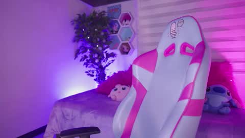 Snapshot of jayden_cournikovaa chatting on 11/18/25, 08:57 Jayen online show from 11/18/25, 08:57