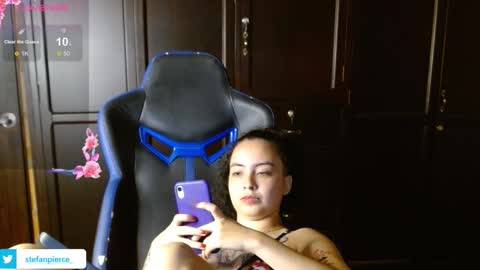 Snapshot of jaydensalvatore_ chatting on 10/16/25, 01:17      online show from 10/16/25, 01:17