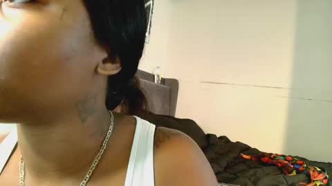 Snapshot of jaydomonique chatting on 10/22/25, 01:28 Naomiruty online show from 10/22/25, 01:28