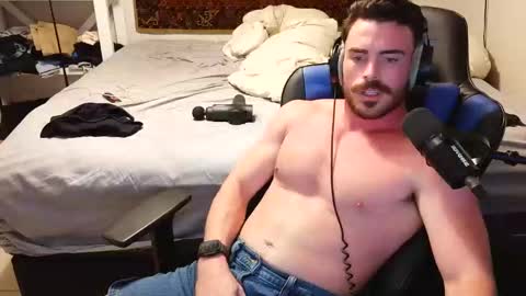 Snapshot of jaypipeahoe chatting on 10/25/25, 01:46 jaypipeahoe online show from 10/25/25, 01:46