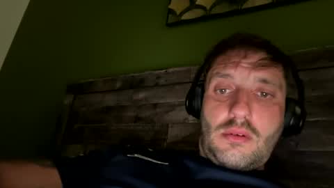 Snapshot of jaysmallzee123 chatting on 04/17/26, 05:43 jaysmallzee123 online show from 04/17/26, 05:43