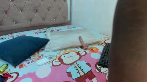 Snapshot of jazmin040_ chatting on 12/17/25, 12:00 jazmin040_ online show from 12/17/25, 12:00