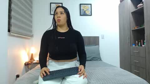 Jazmin and Scarlett online show from 02/10/26, 07:45