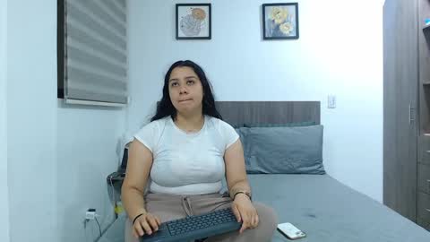 Jazmin and Scarlett online show from 04/13/26, 09:37