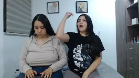 Snapshot of jazmin_dharius chatting on 06/09/26, 09:43 Jazmin and Scarlett online show from 06/09/26, 09:43