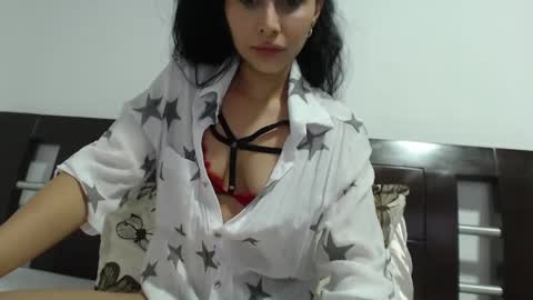 Luna Sofa online show from 02/14/25, 09:10