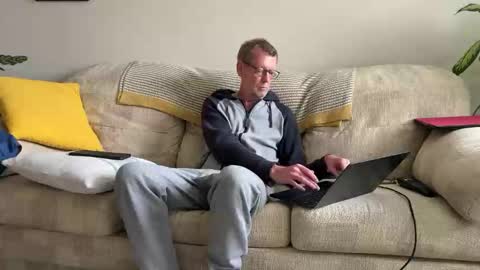 Jon online show from 10/04/25, 03:32