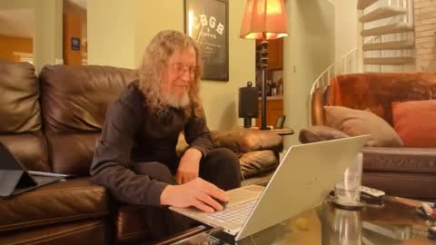 Snapshot of jdineuless chatting on 02/01/25, 09:19 JDinEuless online show from 02/01/25, 09:19