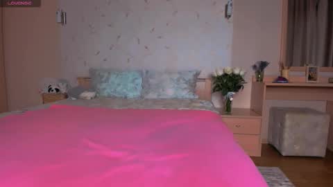 Jeanne online show from 11/13/25, 02:43