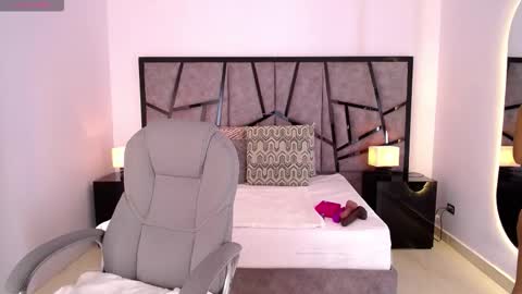 jeinnovemontenegr0 online show from 03/25/26, 11:49