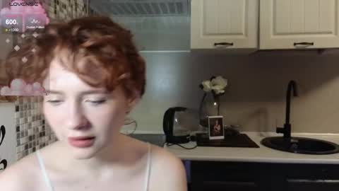 Snapshot of jelly_cherry chatting on 10/22/25, 08:19 Emily online show from 10/22/25, 08:19