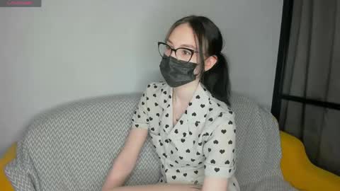 Snapshot of jenayorteg chatting on 05/02/26, 12:48 Molly online show from 05/02/26, 12:48
