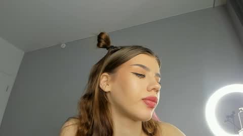 Snapshot of jenie_fire chatting on 01/05/25, 07:28 Dolly online show from 01/05/25, 07:28