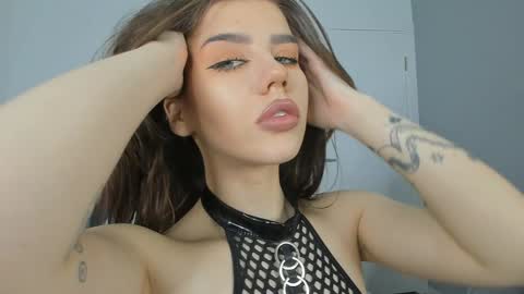 Snapshot of jenie_fire chatting on 01/17/25, 07:27 Dolly online show from 01/17/25, 07:27