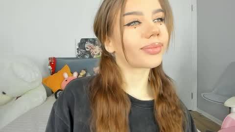 Snapshot of jenie_fire chatting on 01/31/25, 01:23 Dolly online show from 01/31/25, 01:23