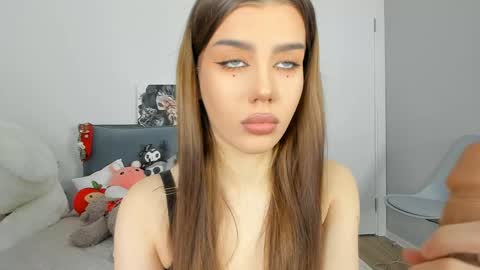 Snapshot of jenie_fire chatting on 02/08/25, 12:28 Dolly online show from 02/08/25, 12:28