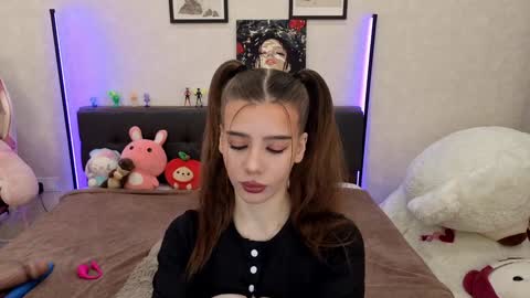 Snapshot of jenie_fire chatting on 10/05/25, 01:31 Dolly online show from 10/05/25, 01:31