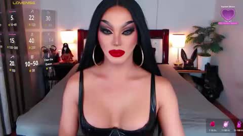 Queen Jenifer online show from 03/22/26, 11:24