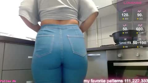 Snapshot of jeniffer1313 chatting on 10/15/25, 06:13 jen online show from 10/15/25, 06:13