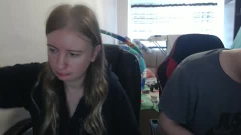 JenisAndPeter online show from 09/22/25, 05:42