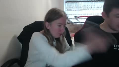 JenisAndPeter online show from 10/05/25, 07:17