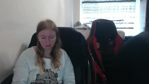 JenisAndPeter online show from 10/08/25, 06:55