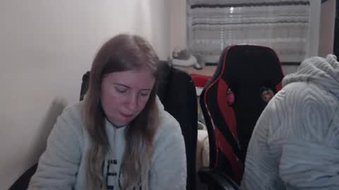 JenisAndPeter online show from 12/14/25, 08:13