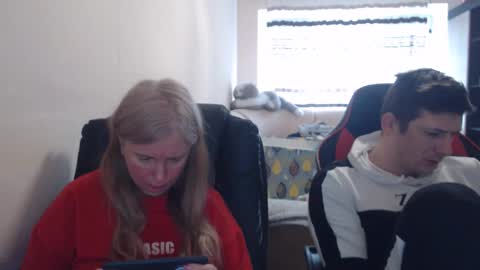 JenisAndPeter online show from 04/12/26, 07:57