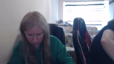 JenisAndPeter online show from 04/19/26, 08:02