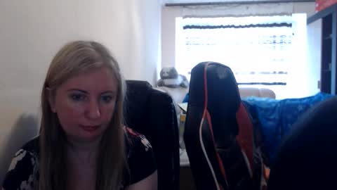 JenisAndPeter online show from 06/01/26, 06:15