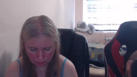 Snapshot of jenisandpeter chatting on 06/22/26, 04:59 JenisAndPeter online show from 06/22/26, 04:59