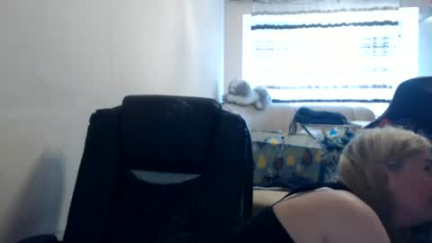 Snapshot of jenisandpeter chatting on 06/29/26, 10:15 JenisAndPeter online show from 06/29/26, 10:15