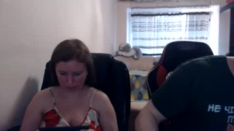 Snapshot of jenisandpeter chatting on 07/02/26, 05:30 JenisAndPeter online show from 07/02/26, 05:30