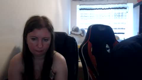 Snapshot of jenisandpeter chatting on 07/05/26, 05:14 JenisAndPeter online show from 07/05/26, 05:14