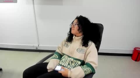 Snapshot of jenn_cg chatting on 11/15/25, 07:54 jenn online show from 11/15/25, 07:54