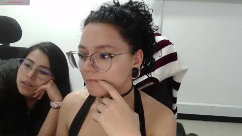 Snapshot of jenn_cg chatting on 11/28/25, 09:50 jenn online show from 11/28/25, 09:50