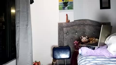 Snapshot of jenna_grey24 chatting on 10/25/25, 12:51  Isabella  online show from 10/25/25, 12:51