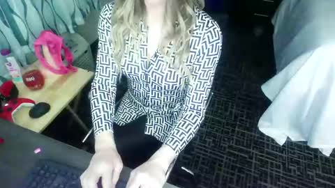 Jenna Cross online show from 02/16/25, 09:27