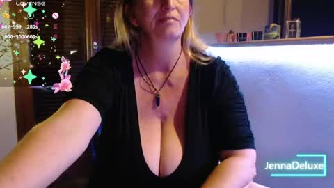 Snapshot of jennadeluxe chatting on 05/31/26, 06:53 Jenna online show from 05/31/26, 06:53