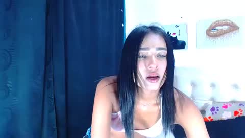 Snapshot of jenng18 chatting on 12/25/24, 04:44 jenn online show from 12/25/24, 04:44